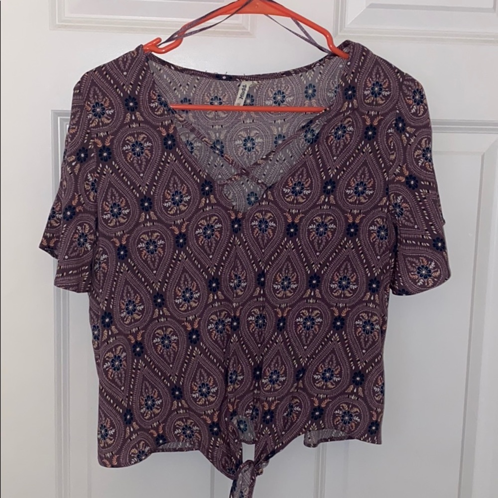 Pattern cropped shirt